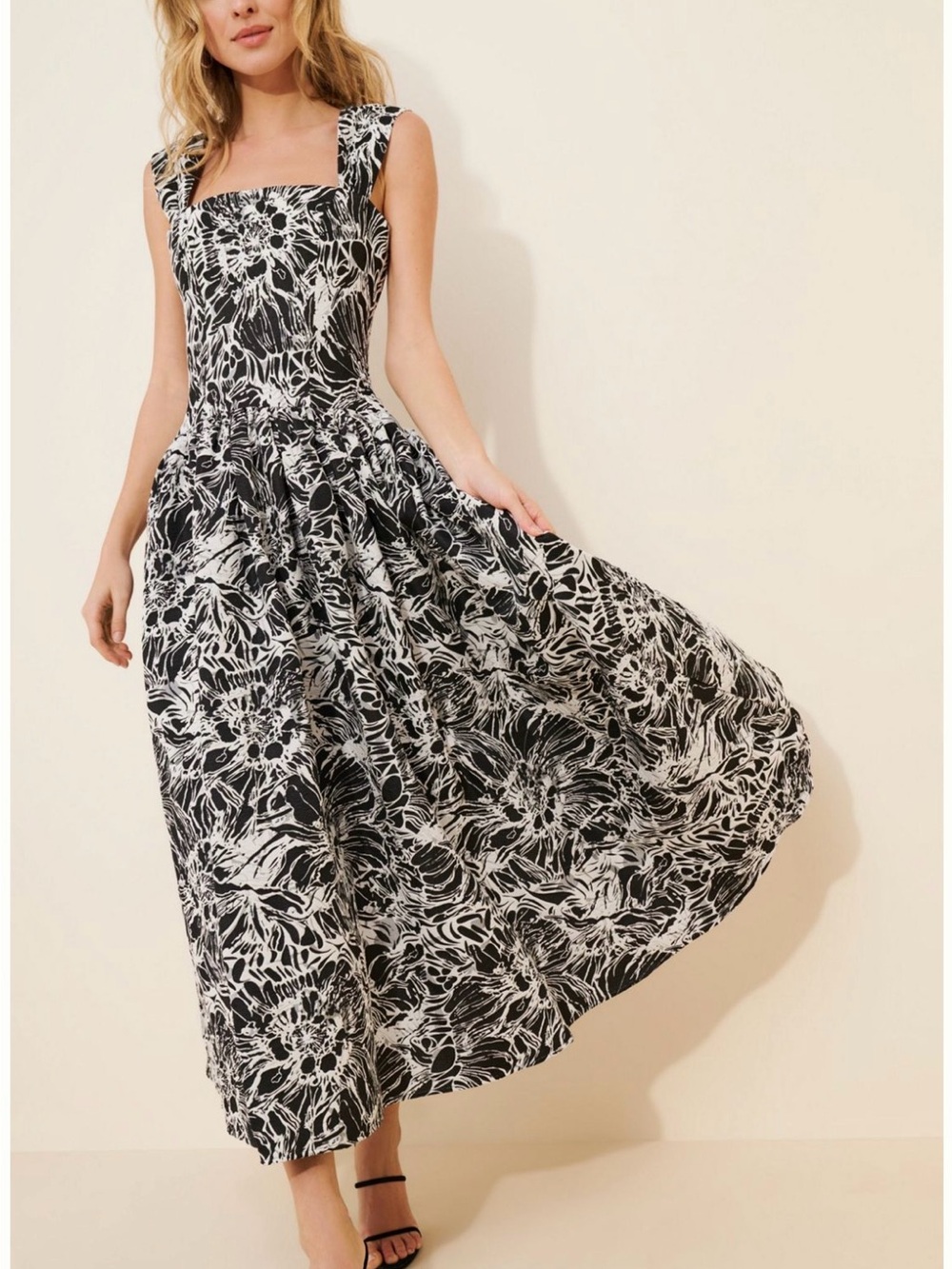 Elliatt Louise Black & White Floral Maxi Anthropologie size Medium - Picture 9 of 9